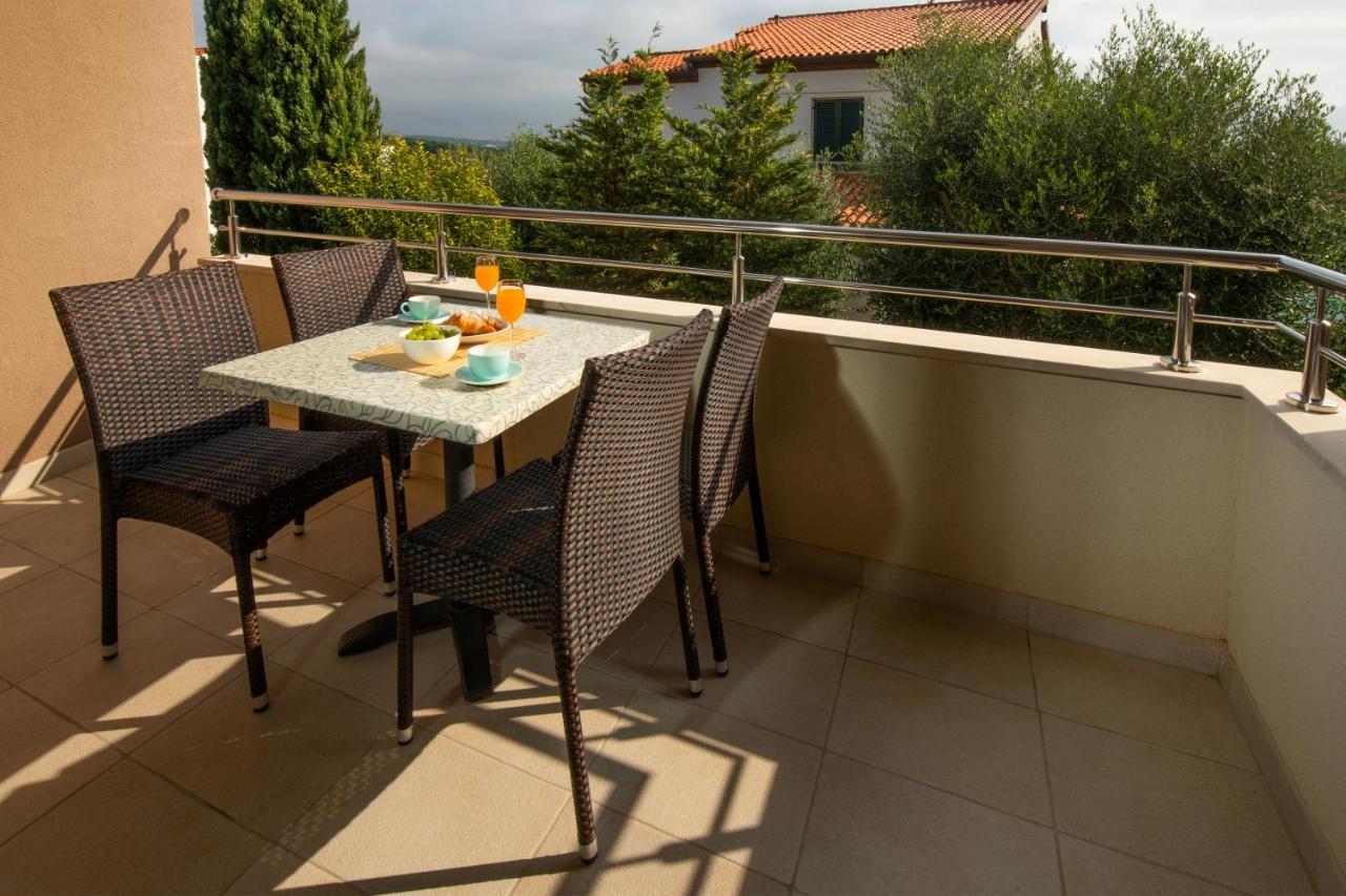 Apartments Oliva เปรมันตูรา ภายนอก รูปภาพ